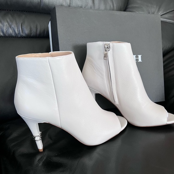 Brand new in box, Coach Leather Bootie, size 7, 3 inches heel height - Picture 4 of 6